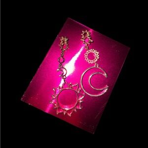 💥5/$25💥NWOT ~ Fashion Jewelry Gold tone Celestial Earrings